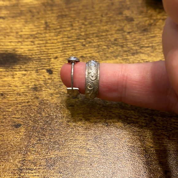 Silver hoop earrings - Picture 1 of 5